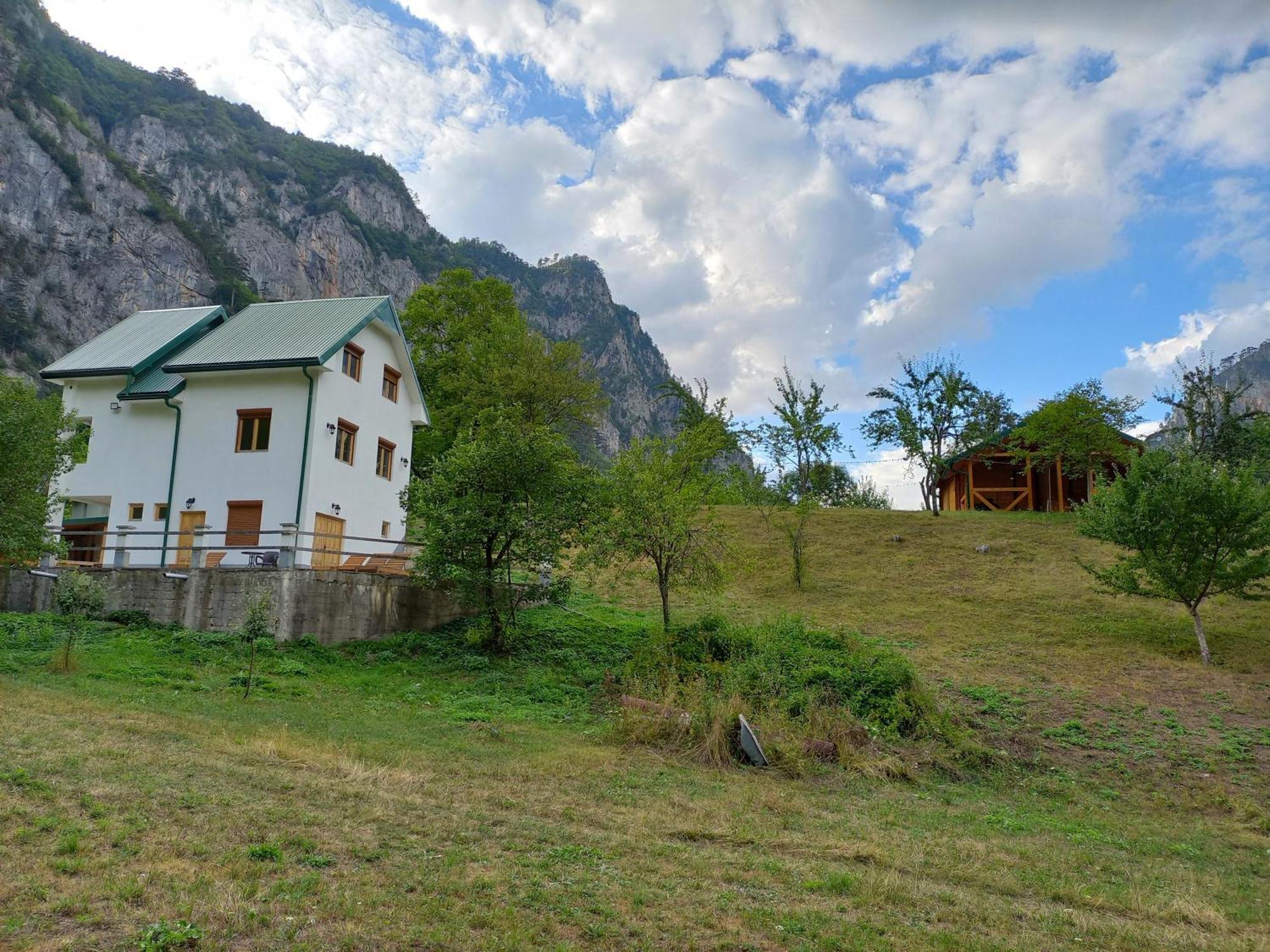 Vila Montana Dobrilovina Buitenkant foto