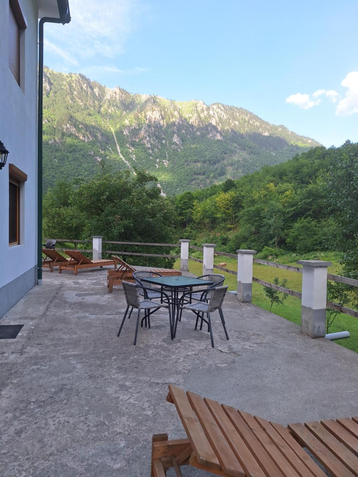 Vila Montana Pension Dobrilovina Buitenkant foto